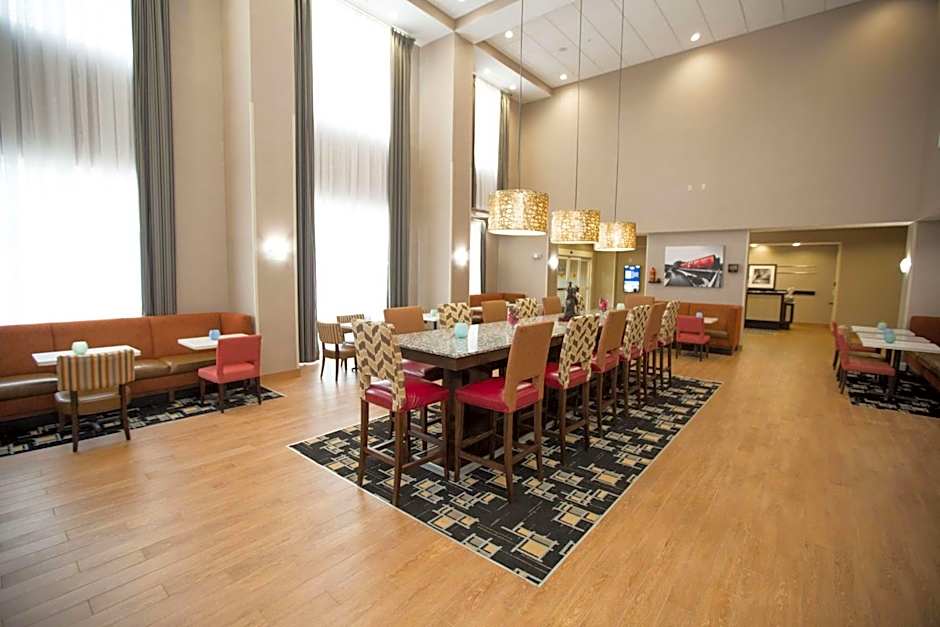 Hampton Inn By Hilton & Suites Oklahoma City Airport