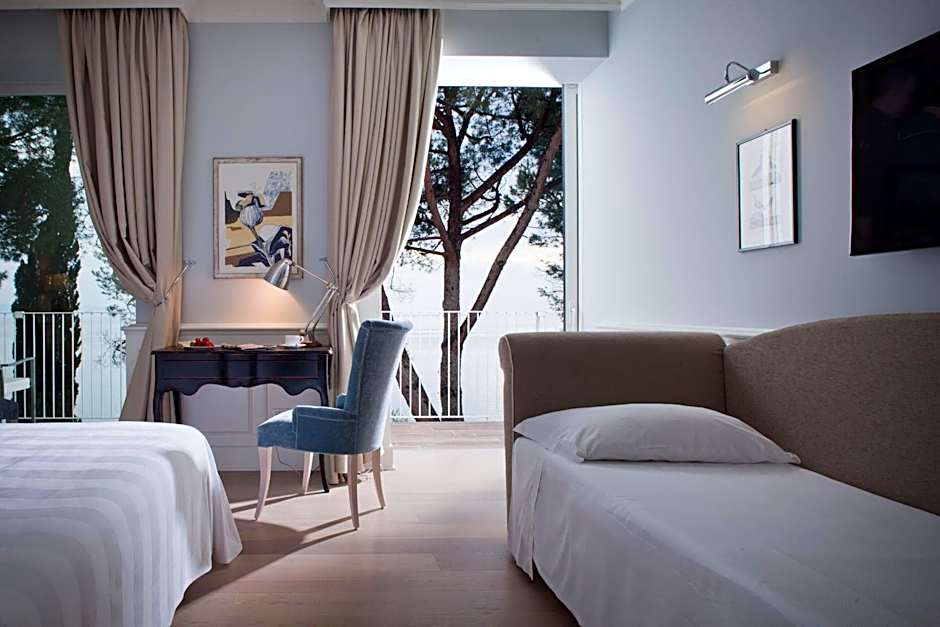 Hotel Riviera & Maximilian's