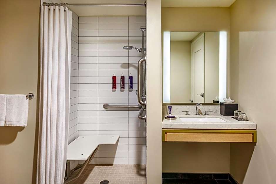 Renaissance by Marriott Allentown Hotel