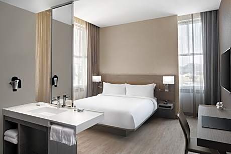 Metro, Guest room, 1 King