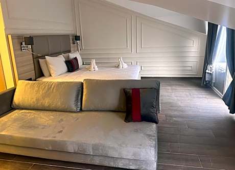 Deluxe Room with Jetted Tub