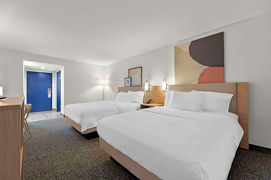 Spark by Hilton Tupelo