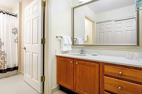 Studio, 1 Queen Bed with Sofa bed (1 Queen Bed and 1 Double Sofa Bed)