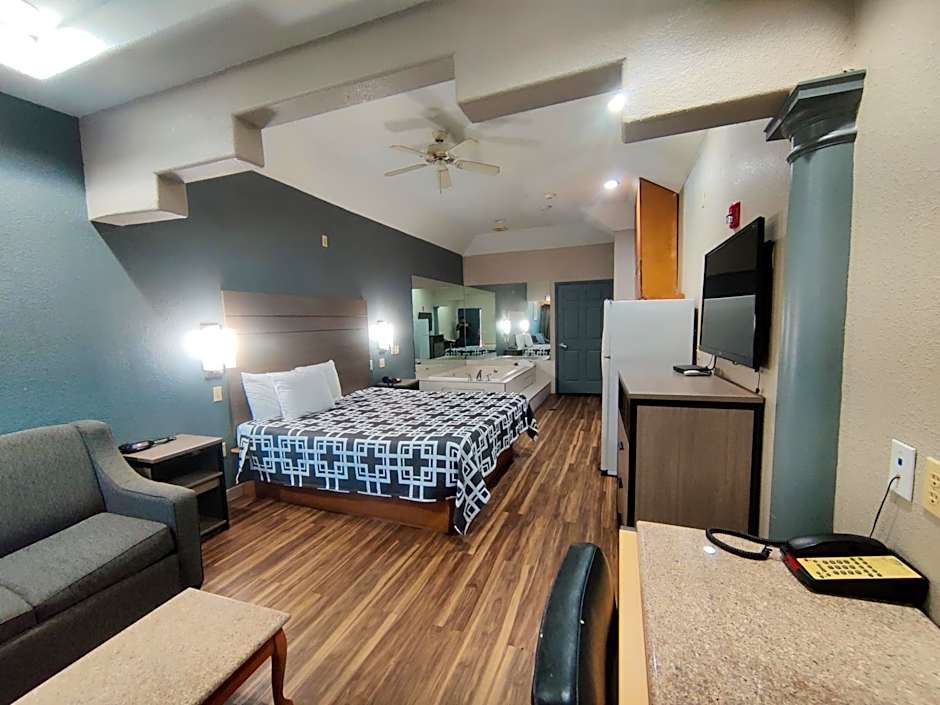 Regency Inn & Suites By Capital O Houston IAH Airport