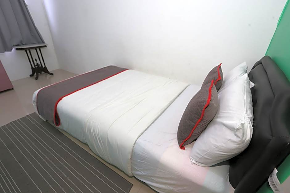 Collection O 93750 Luxury Rooms @ Urbantown Serpong