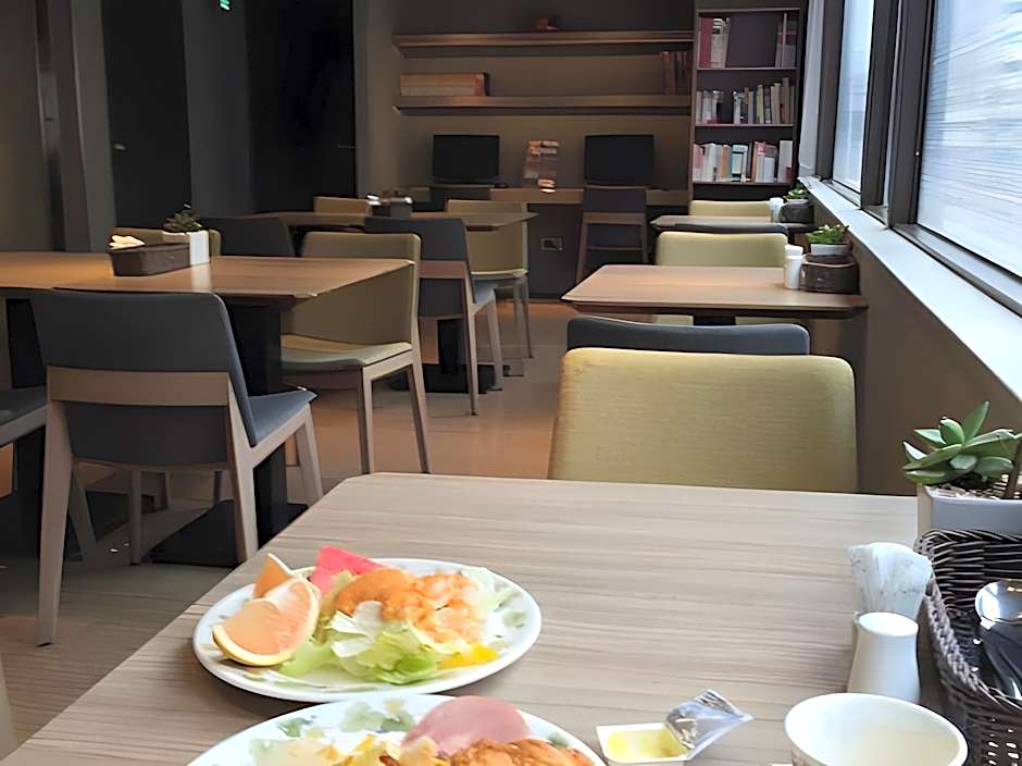 Royal Inn Taipei Linsen - Huashan 1914 Creative Park