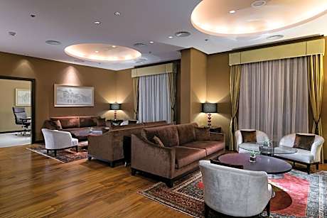 Deluxe Suite, Grand Living Room access level