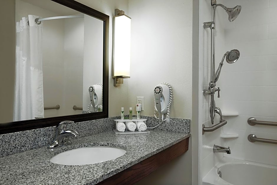 Holiday Inn Express & Suites Omaha South Ralston Arena, an IHG Hotel