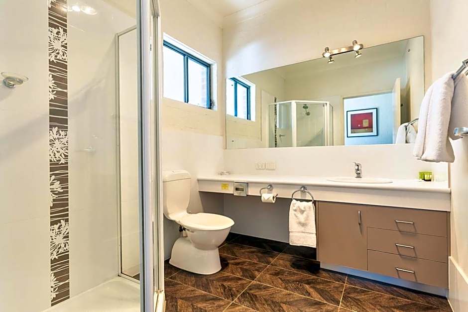 Blazing Stump Motel & Suites