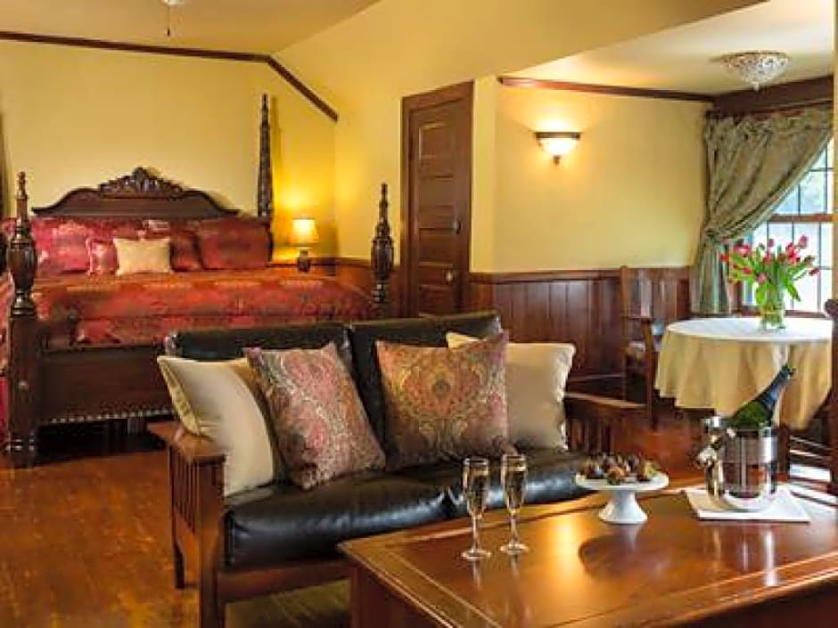 Hilltop Manor Bed And Breakfast