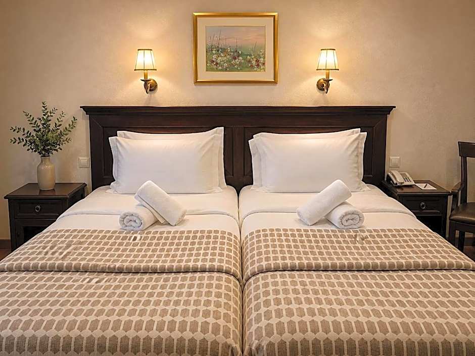 Hotel Doupiani House