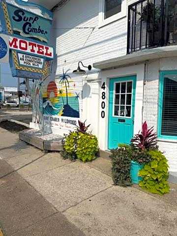 Surfcomber Motel