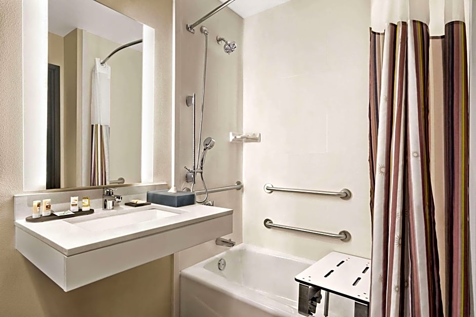 La Quinta Inn & Suites by Wyndham San Bernardino