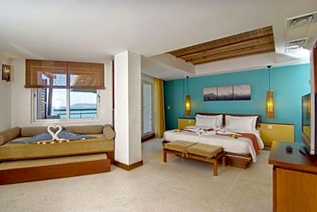 Family Room with Sea View (2 Adults + 2 Children)