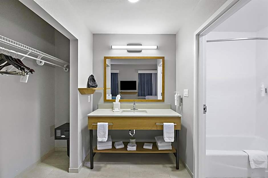 Hampton Inn By Hilton And Suites Lancaster