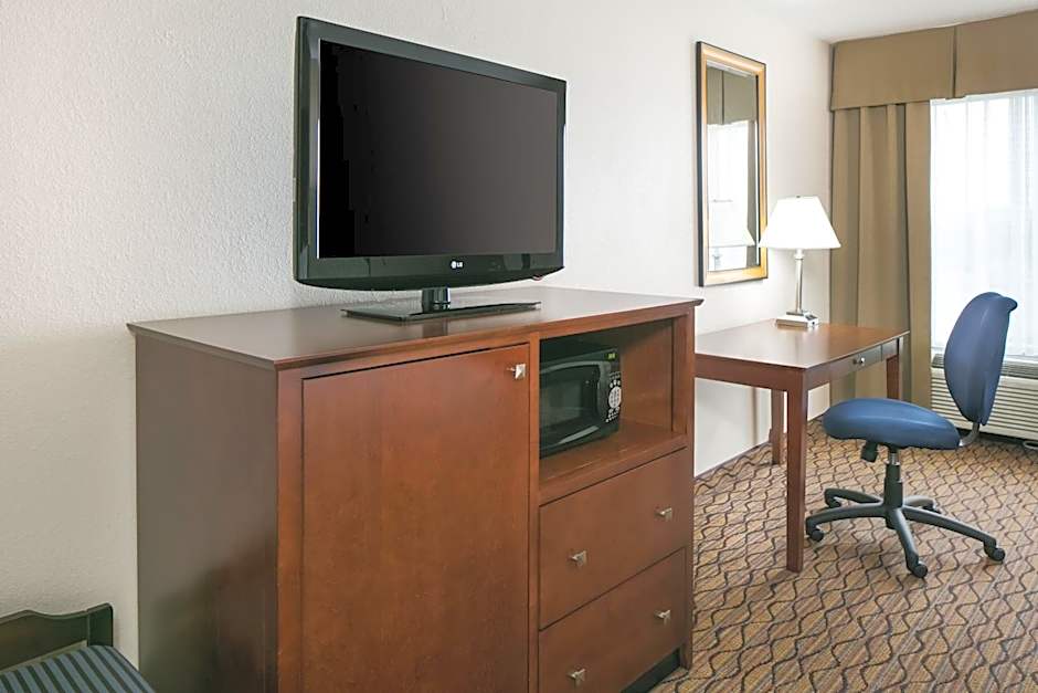 Holiday Inn Express Hotel And Suites Clinton By IHG