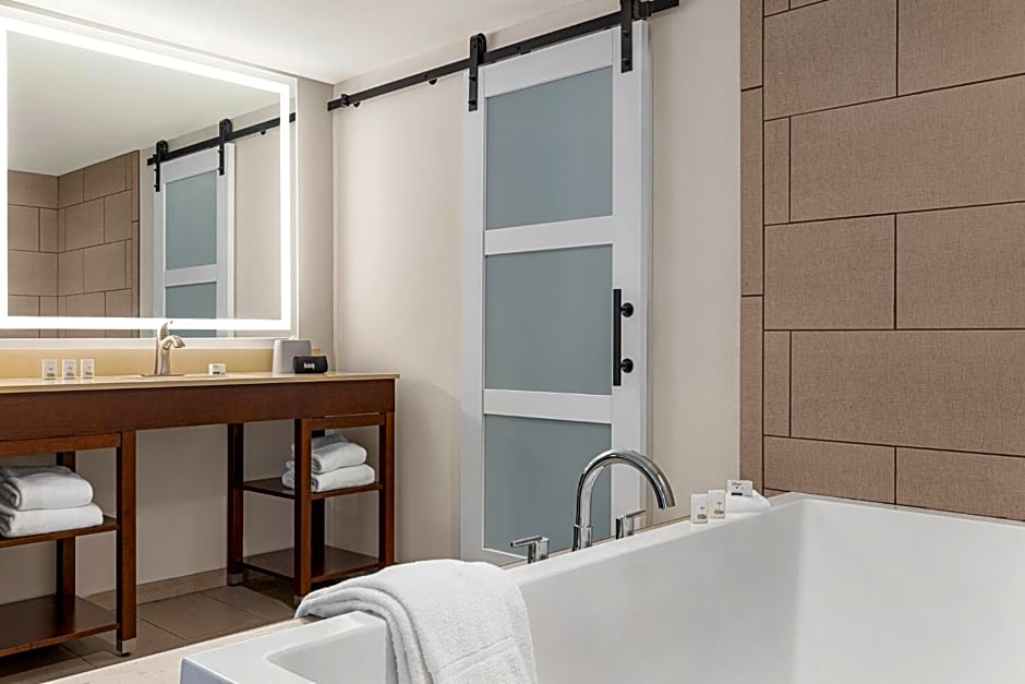 Holiday Inn Express & Suites - Evansville Downtown By IHG
