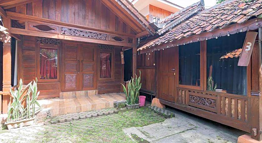 RedDoorz near Farmhouse Lembang