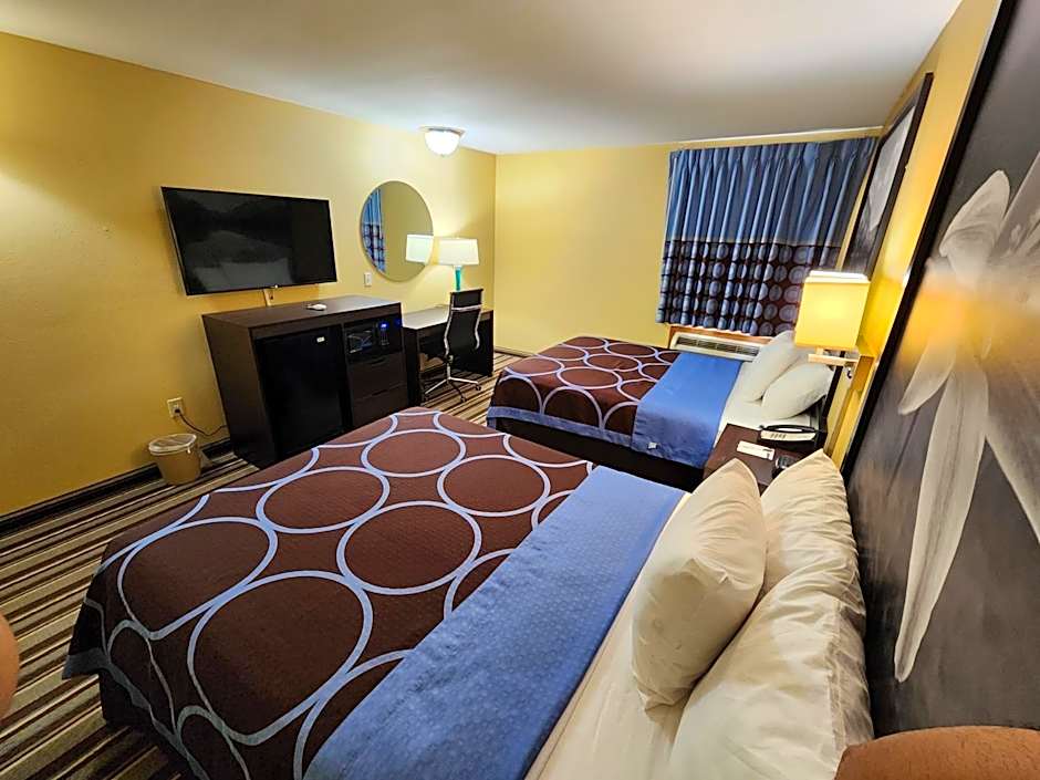 Super 8 by Wyndham Pine Bluff