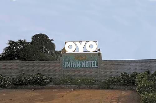 OYO 2410 Intan Hotel