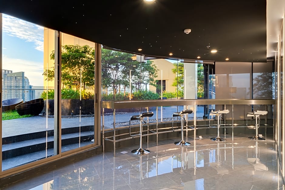 Oakwood Suites Tiwanon Bangkok