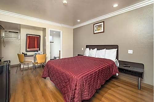 Travelodge by Wyndham Sacramento Convention Center