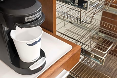 2 Queens Mobility/Hearing Access Tub Nosmok