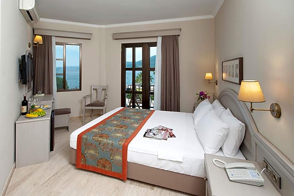 Photo 1 of 3 of Sea View