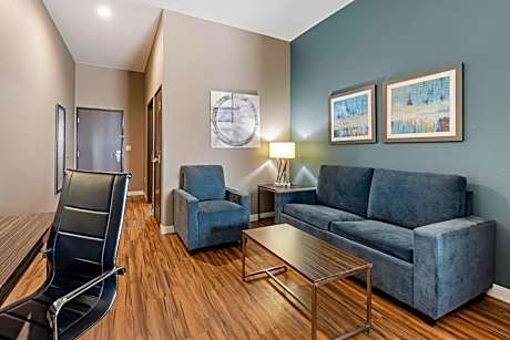 Queen Suite with Sofa Bed - Non-Smoking