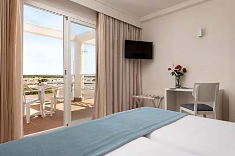 Deluxe Double Room with Balcony and Sea View