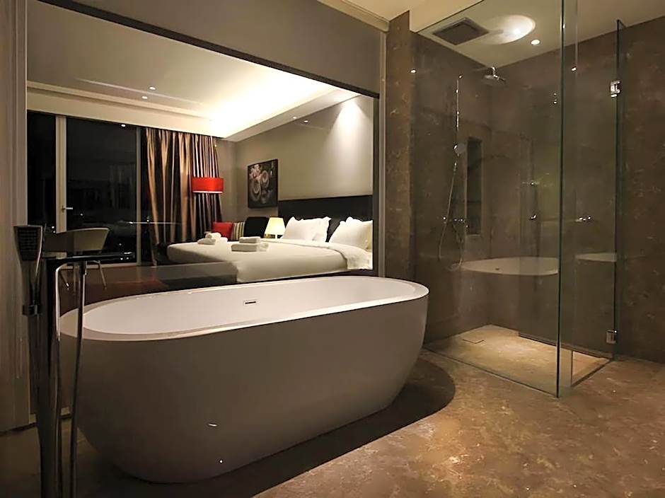 The Shore Hotel & Residences By Lá VISTA