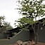 Tingala Lodge - Bed in the Bush