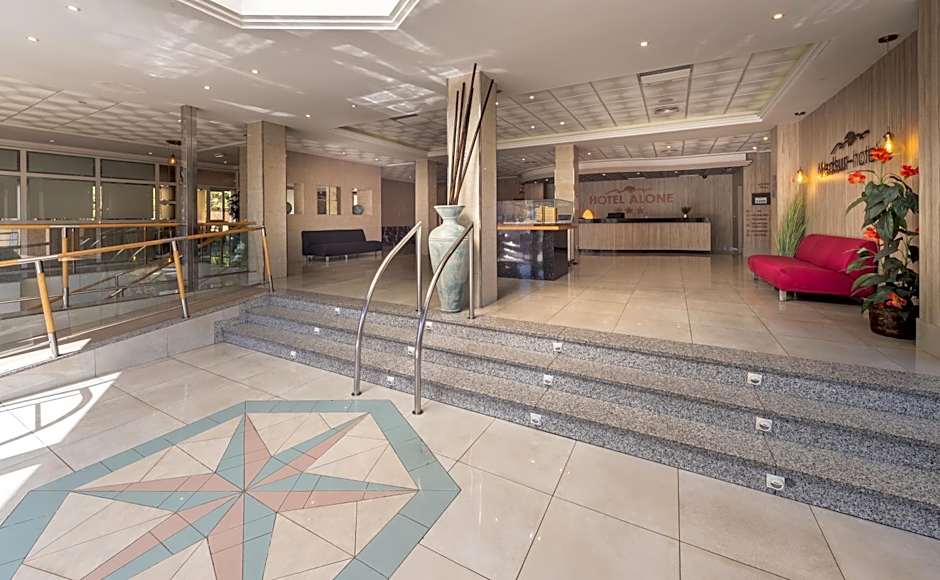 Hotel Alone