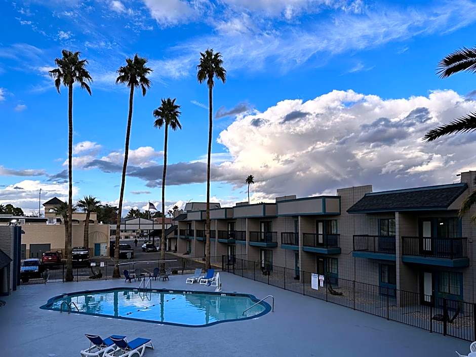 Studio 6 Suites Mesa AZ Near Downtown & Sloan Park