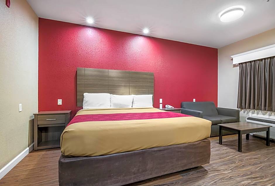 Econo Lodge Inn & Suites