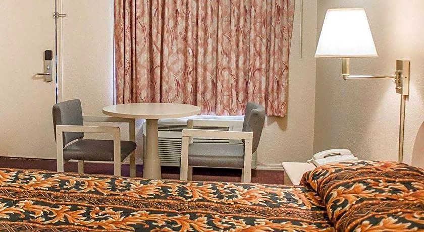 Rodeway Inn Findlay University Area