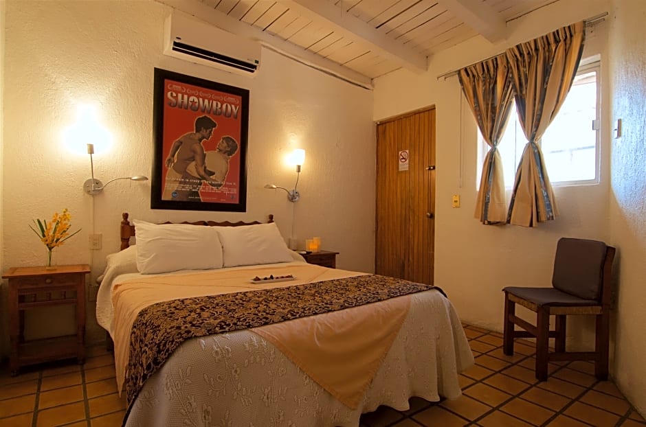 Hotel Mercurio - Caters to Gay Men