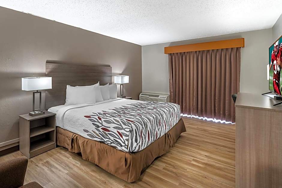 Red Roof Inn & Suites Sulphur Springs