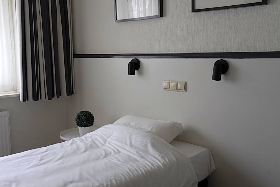 Photo 1 of 3 of Single Room