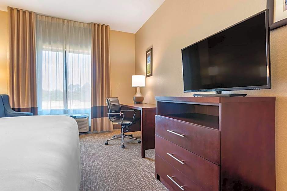 Comfort Inn & Suites Clinton - Jackson West
