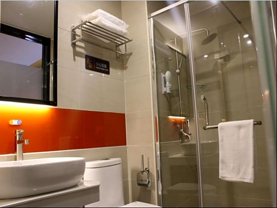 7 Days Premium Yunfu Xinxing Coach Terminal Branch