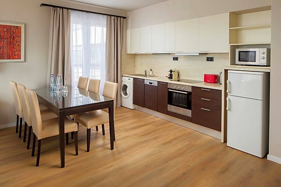 Escala Hotel & Suites