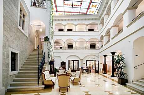 Arcadia Boutique Hotel