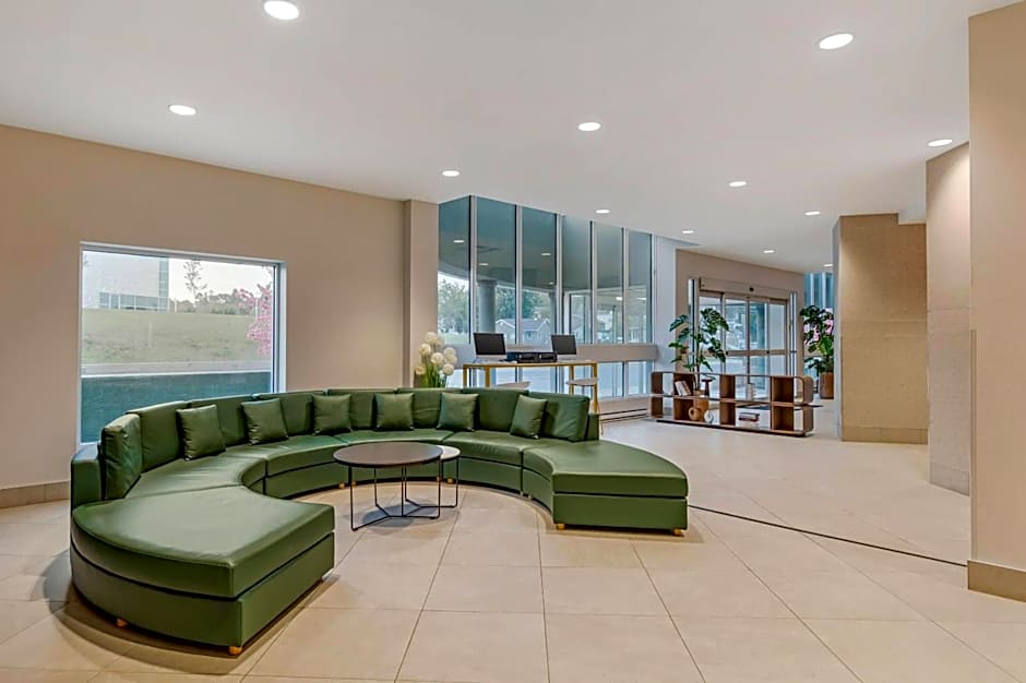 Clarion Lakeside Inn & Conference Centre