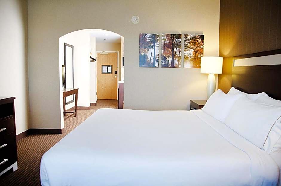 Holiday Inn Express Hotel & Suites Watertown - Thousand Islands By IHG