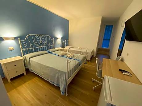 Quadruple Room with Terrace
