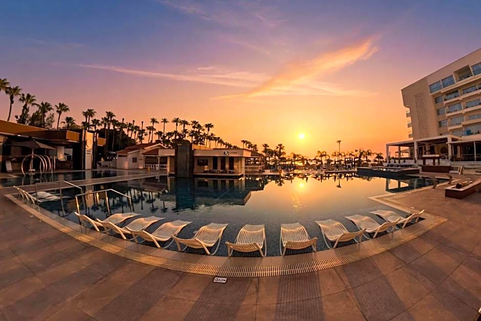 Cavo Maris Beach Hotel