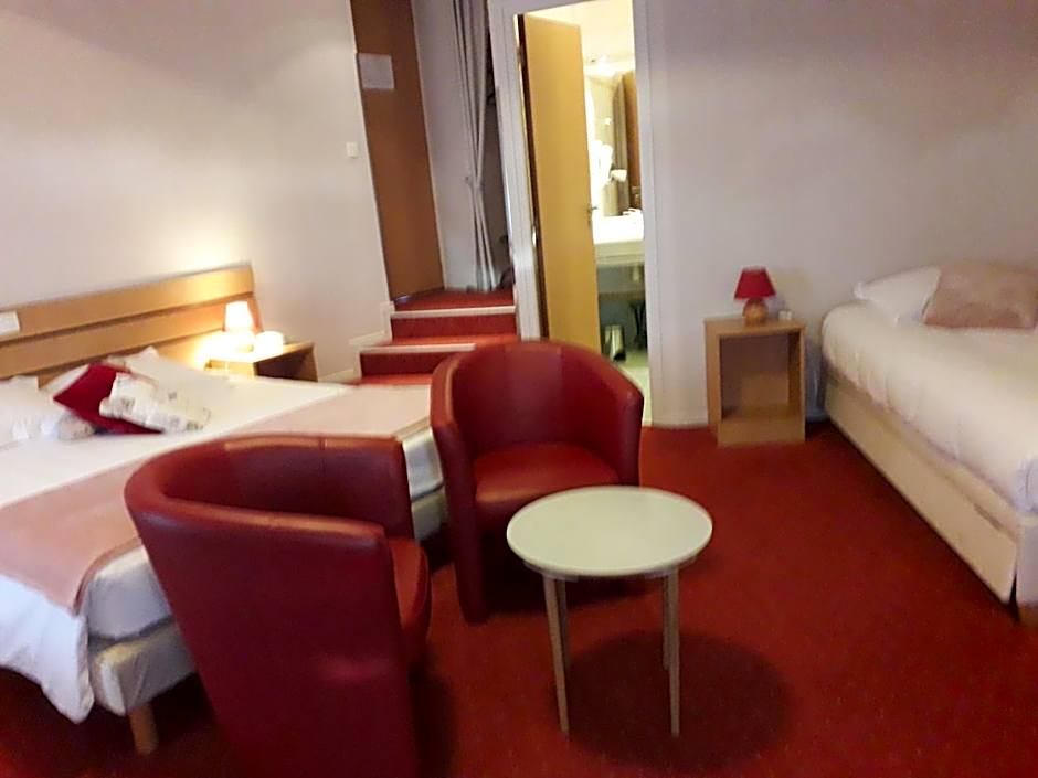 Photo 1 of 2 of Quadruple Room