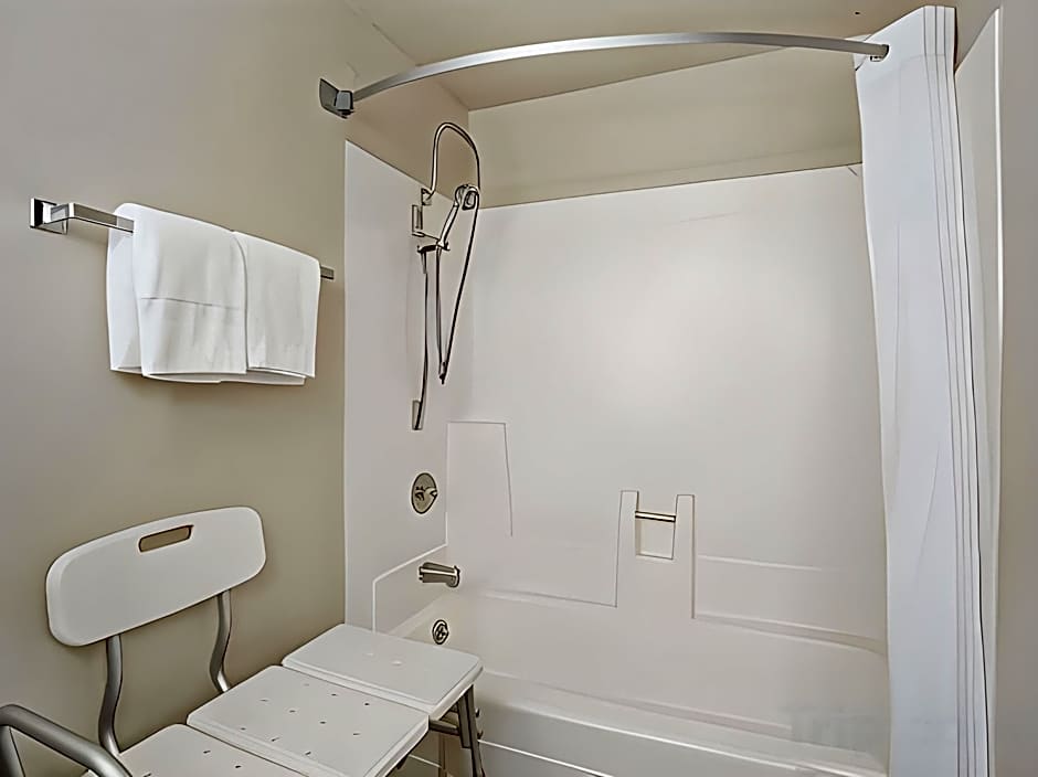 Days Hotel by Wyndham Peoria Glendale Area
