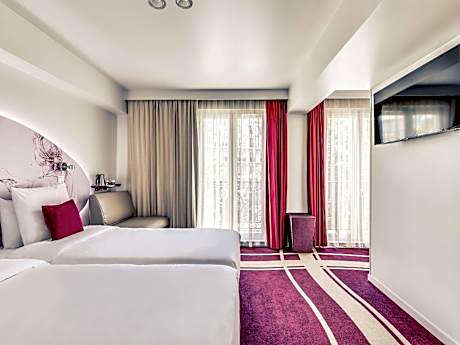 Classic Room - 1 large bed or twin beds and 1 single sofa bed